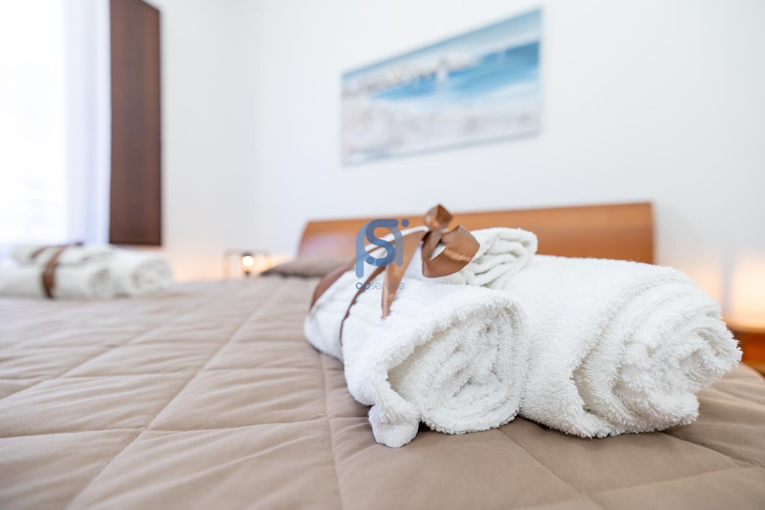 Ni Ni Apartments 체팔루 외부 사진