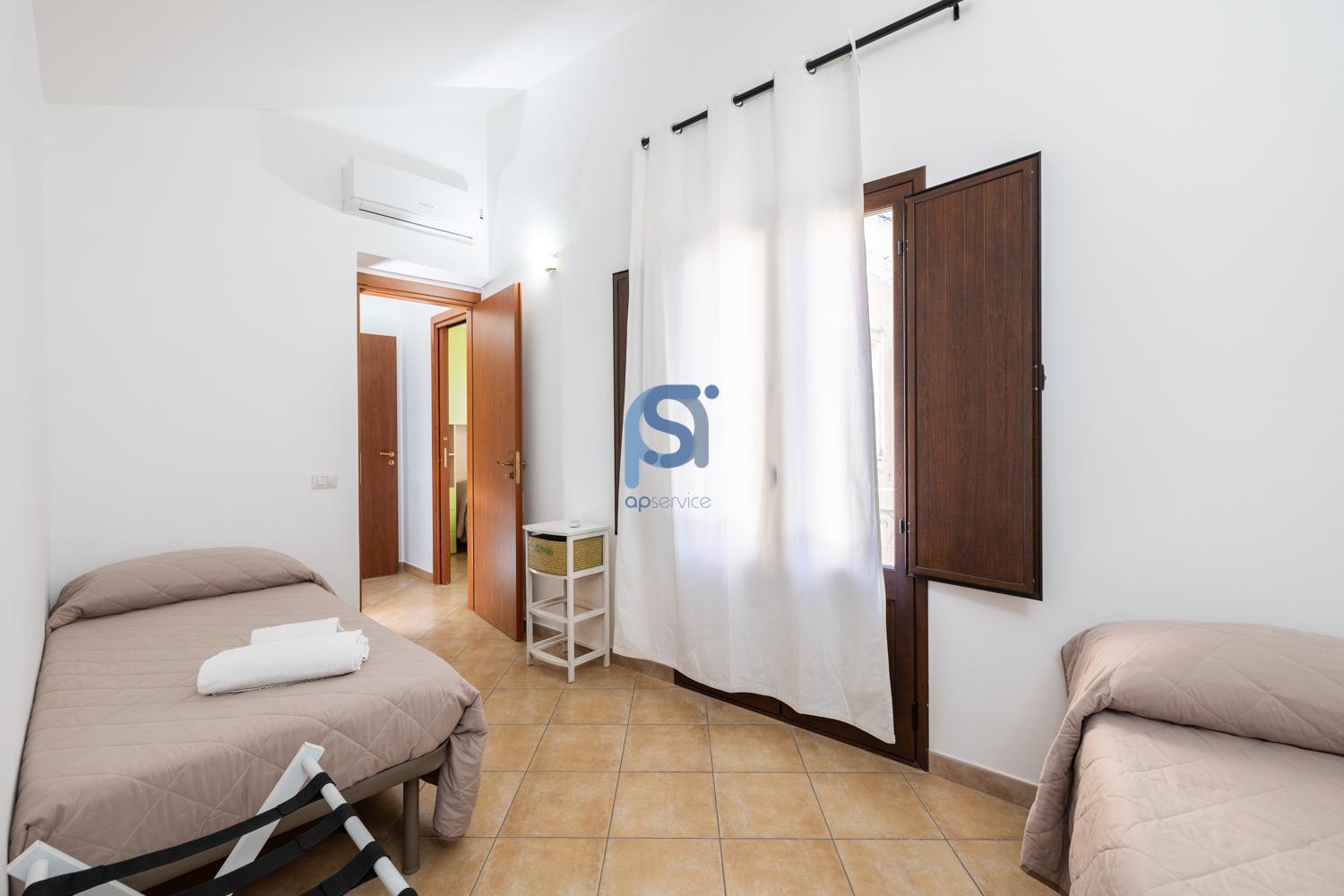 Ni Ni Apartments 체팔루 외부 사진