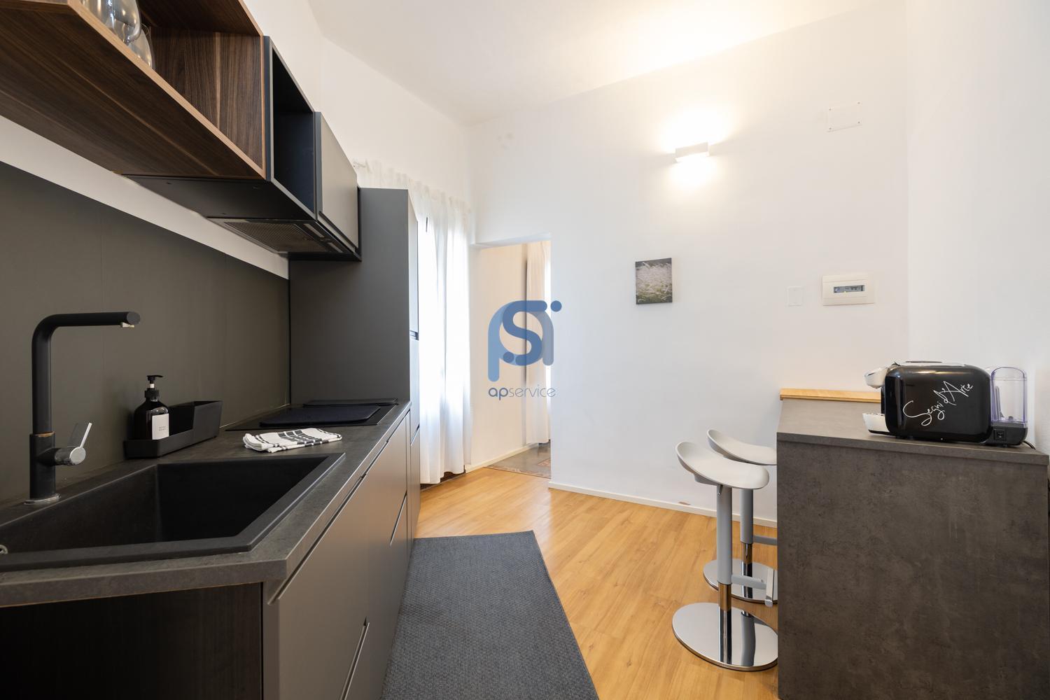 Ni Ni Apartments 체팔루 외부 사진